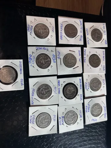 Lote com mais de 103 moedas antigas, 47 delas só de pratas e outros tipos