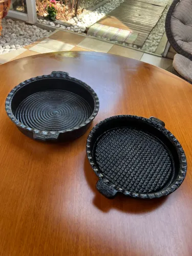 Par de Peças Vintage em Ferro Fundido Maciço - 27 cm e 26 cm