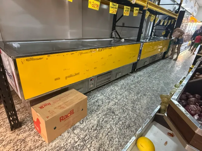 Ilha inox de supermercado ( a marca é delta refrigerações, a melhor da Bahia )