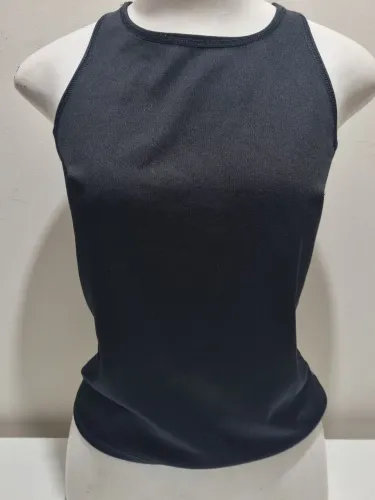 Blusa preta costas transparente de tule