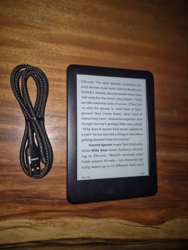 Kindle 10 Geração Funciona Perfeitamente, com Marcas de uso