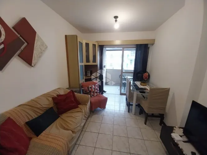 Apartamento Mobiliado com 2 Quartos (1 Suíte) e Sacada com Churrasqueira à Venda na Trinda