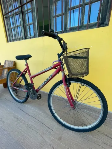 bicicleta e suporte para carro