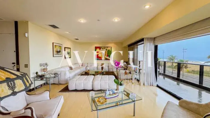LUXUOSO APARTAMENTO COM VARANDA FRENTE MAR NO LEBLON