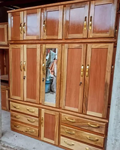 Guarda roupa de casal - madeira tiborana disponível