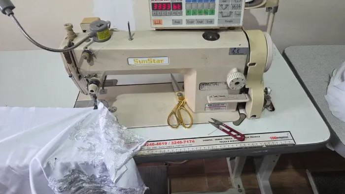 Máquina de costura industrial reta elétronica 