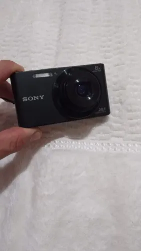 Câmera Digital Sony com Zoom Óptico sem marcas de uso 8x e 20.1MP