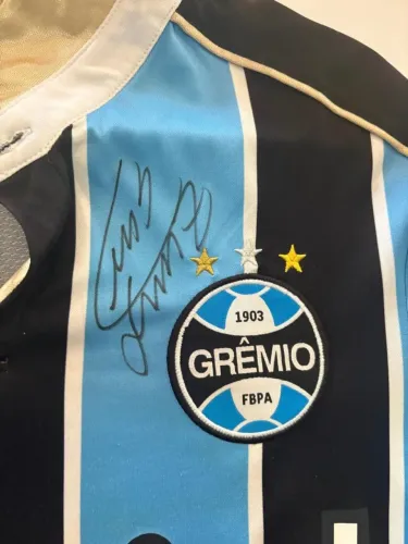 Camiseta autografada pelo SUAREZ