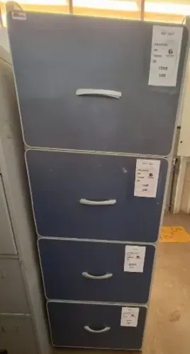 Arquivo com 04 Gavetas