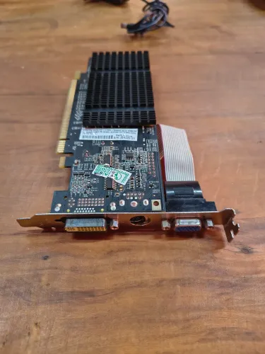 Placa de vídeo GF 7200GS 256MB