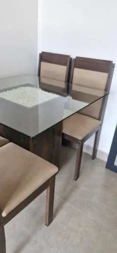 Mesa com 4 cadeiras