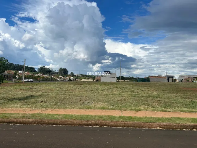 Terreno disponível a venda no Cond. Ayat 2