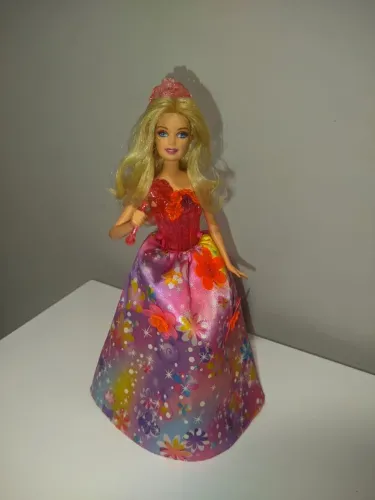 Boneca Barbie em O Portal Secreto