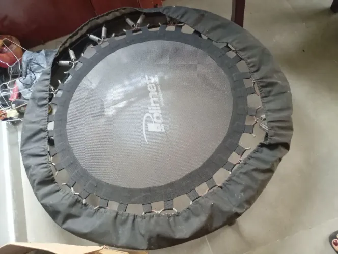 Jump com marcas de uso.