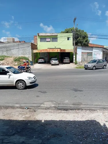 Vendo duas casas mais um ponto comercial ( tudo no mesmo endereço)