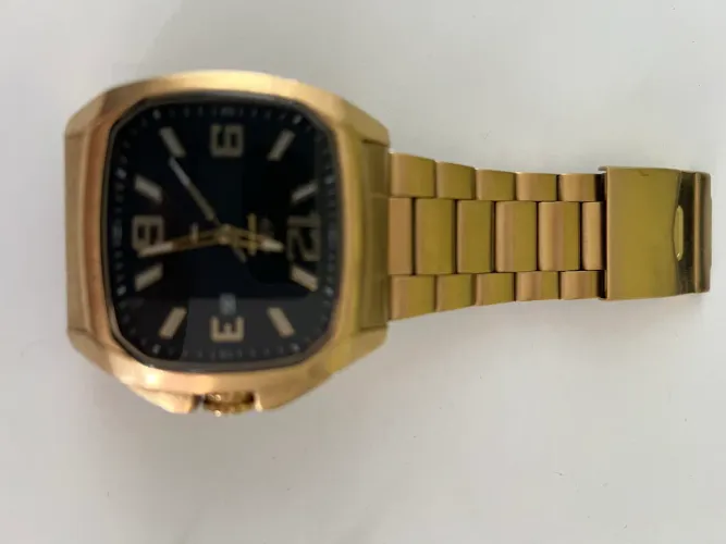 Venda: Relógio dourado marca normaii