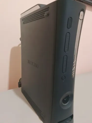 X BOX 360 LTU COM DEFEITO