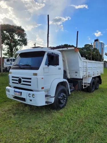 VOLKSWAGEM 24.220 6X2 TRUCADO CAÇAMBA BASCULANTE 2009 BRANCO