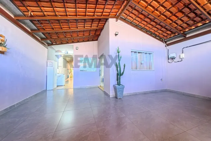 Casa com Placa fotovoltaica , área gourmet, movéis planejado no Cambhy por 300 mil