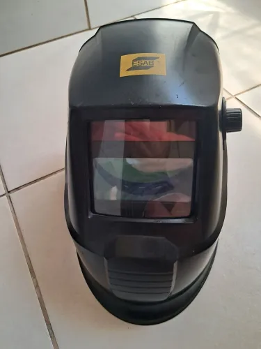 Vende-se uma máscara de solda ESAB A20 automática, pouco tempo de uso valor 350$