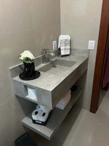 Pias, nichos e bancadas em porcelanato 