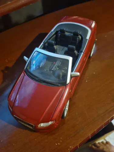 Audi A4 Rs4  Maisto 1/18 vermelho