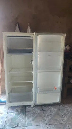 Vendo dessa geladeira em ótimas condições 