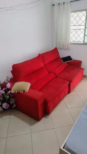 Sofá vermelho retrátil e reclinável novo
