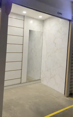 Vendo 1 box 2 M quadrados 1 de profundidade
