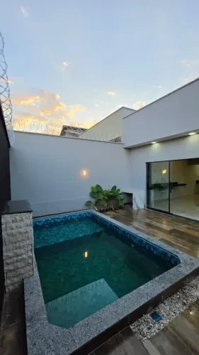 CASA À VENDA COM PISCINA PARQUE DAS FLORES GOIÂNIA