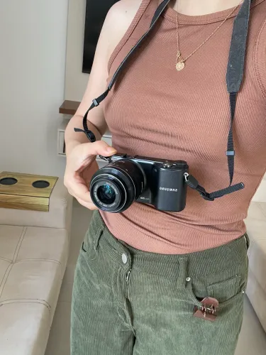 Câmera Samsung NX2000 - Excelente Estado | Wi-Fi | Tela Touch Retrátil