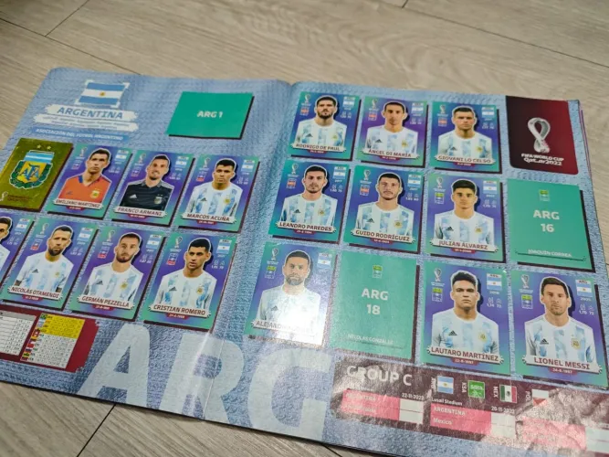 Álbum COPA FIFA QATAR 2022 - quase completo