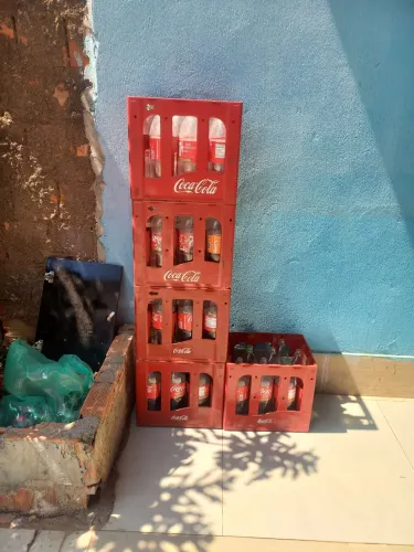 Vendo 5 engradado de coca retornável 50 reais cada um