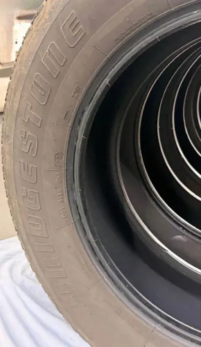 Pneu Bridgestone  Medida 265/60R18