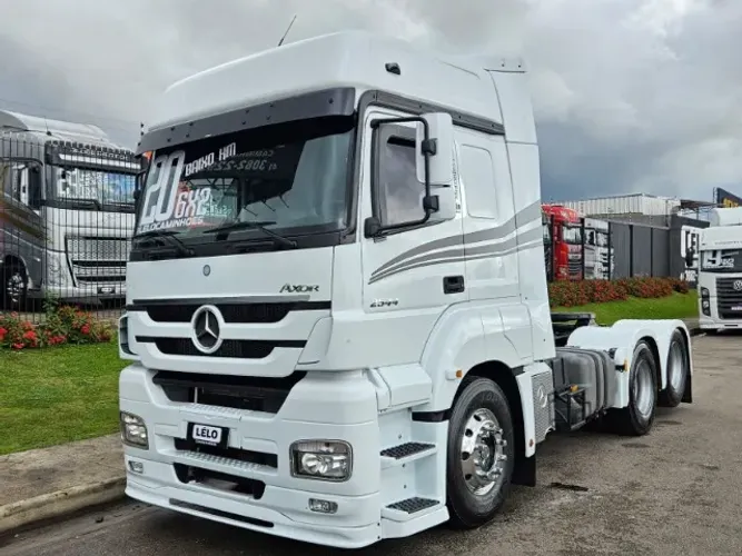 Mercedes Benz Axor 2544 6x2 Ano 20 teto alto automático baixo km Histórico de manutenção