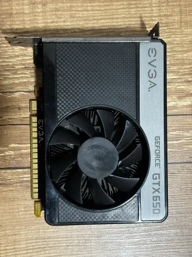 Placa de vídeo BRX GT730 - 4GB / Placa de vídeo EVGA GTX 650 - 1GB