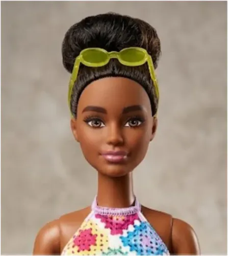 Barbie Fashionistas #210 (referência Mattel: HJT04), lançada em 2023