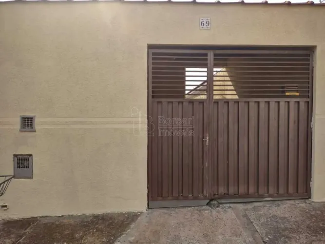 Locação de Casas / Padrão na cidade de Araraquara