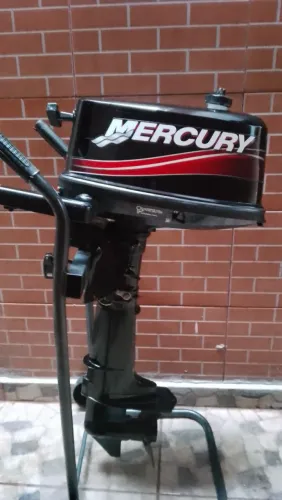 Motor de popa Mercury 5 HP ano 2010 segundo dono