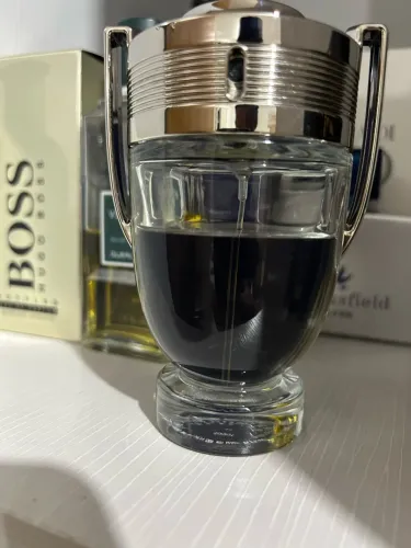 Perfume Invictus EDT Paco Rabanne 70/100ml. Tenho também Azzaro Wanted