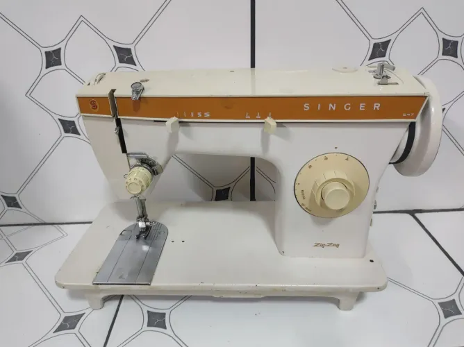 MÁQUINA SINGER 247
