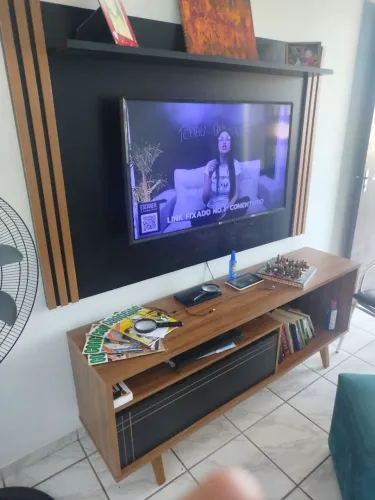 Combo TV LG 43", painel e aparador novos em folha