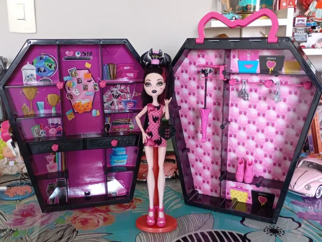 MONSTER HIGH - Closet da Draculaura