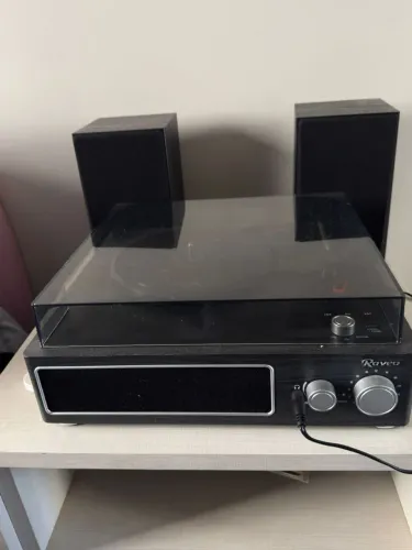 Toca discos Raveo Studio Preto - Bluetooth e Rádio 120/220V