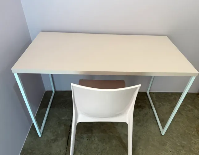 Mesa + cadeira novinho!!!