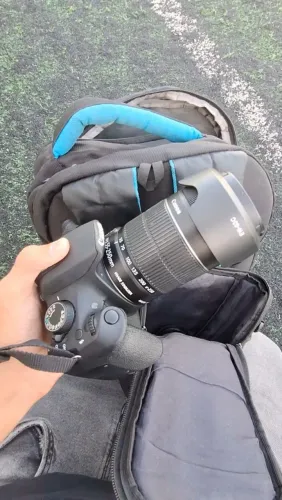 CANON T5 NOVÍSSIMA (SEMI USADA)
