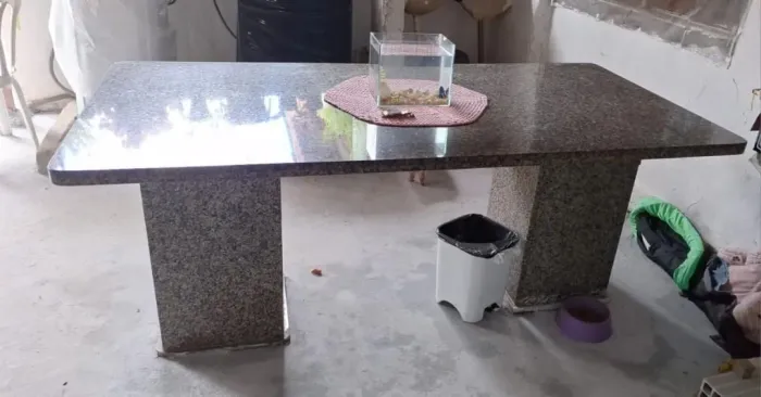 Vendo uma Mesa de mármore 2x1 passar cartão