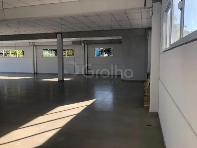 Loja Comercial com terreno e estacionamento