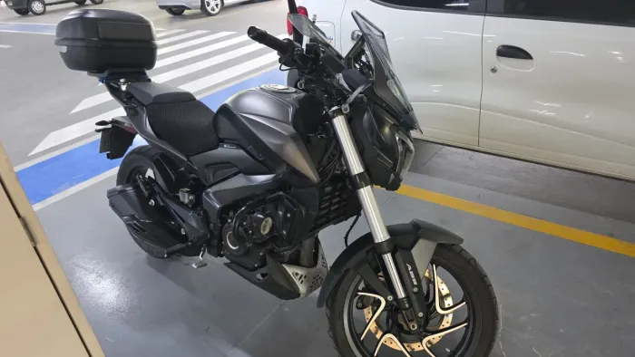 BAJAJ dominar 400
