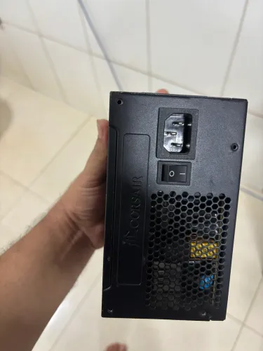 Fonte de pc gamer Corsair CV550